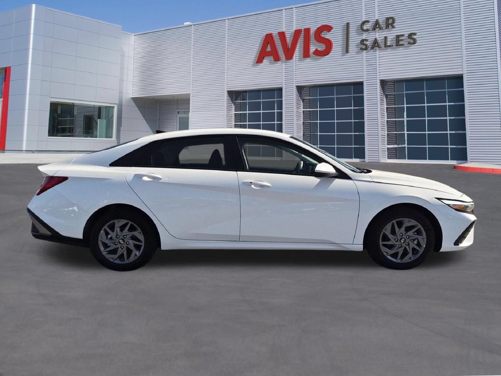 Used 2026 Hyundai Elantra Hybrid FWD image 5