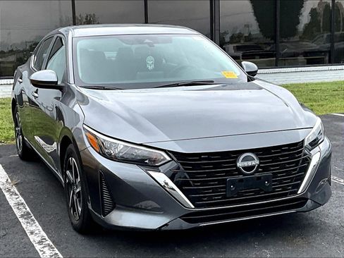 Used 2025 Nissan Sentra SV FWD image 2