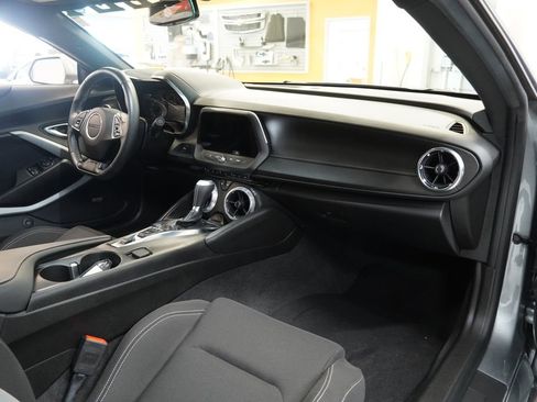 Used 2023 Chevrolet Camaro LT w/ Technology Package image 11