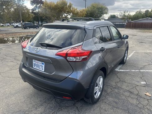 Used 2019 Nissan Kicks S image 6