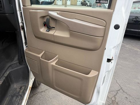 Used 2015 Chevrolet Express 2500 RWD image 22