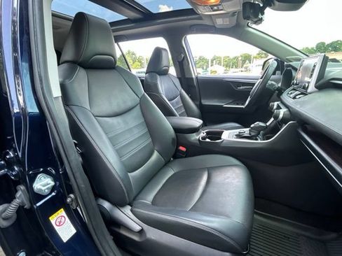 Used 2019 Toyota RAV4 Limited w/ Advanced Technology Package AWD/4WD image 33