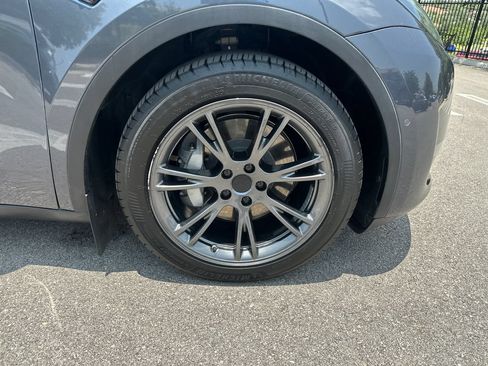 Used 2022 Tesla Model Y Long Range AWD/4WD image 17