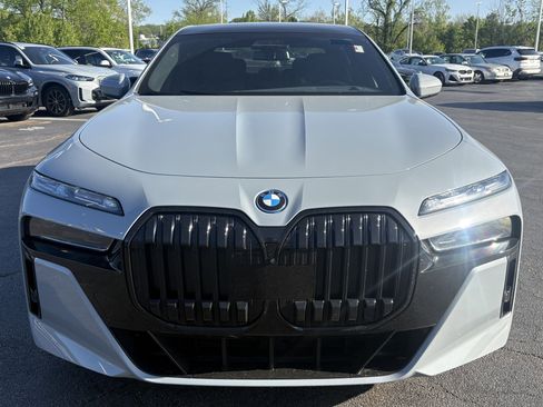 Certified 2023 BMW i7 xDrive60 w/ Executive Package 2 AWD/4WD image 3