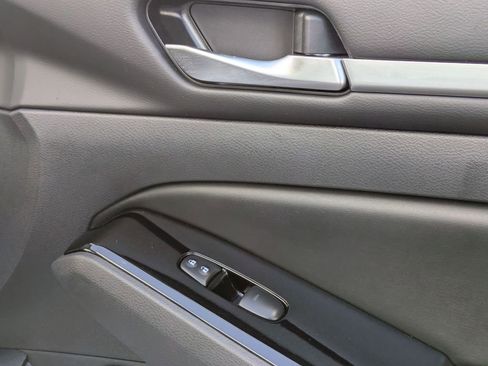 Used 2025 Nissan Altima 2.5 SR image 33