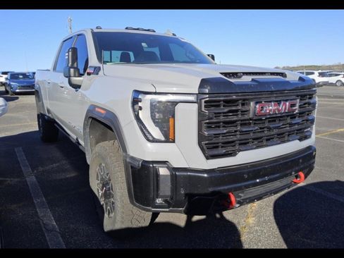 Used 2024 GMC Sierra 2500 AT4X image 3