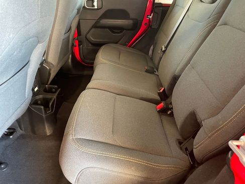 Used 2025 Jeep Wrangler Sahara image 24