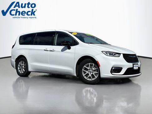 Used 2024 Chrysler Pacifica Touring-L image 1