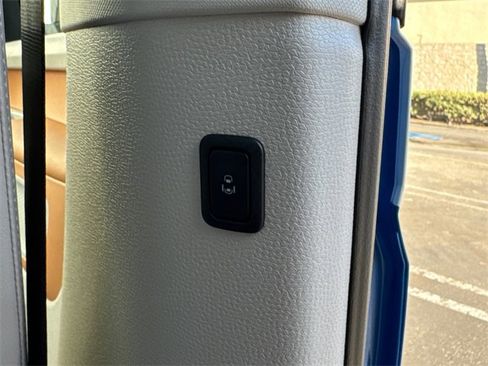 New 2025 Volkswagen ID. Buzz 1st Edition image 25