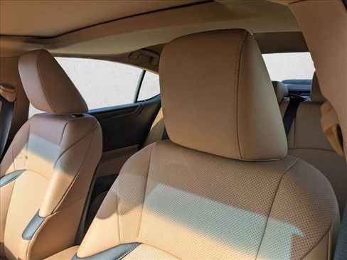 Used 2023 Lexus ES 300h w/ Premium Package image 15