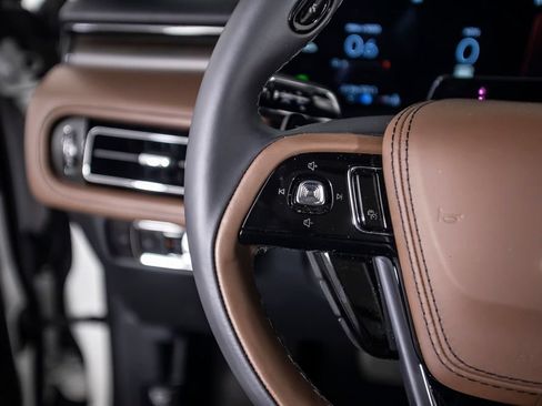 Used 2026 Lincoln Aviator Reserve AWD/4WD image 39