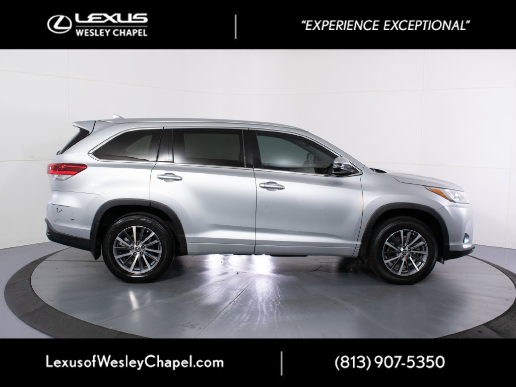 Used 2018 Toyota Highlander XLE AWD/4WD image 2