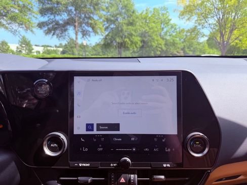 Certified 2025 Lexus NX 250 FWD w/ Premium Package image 23