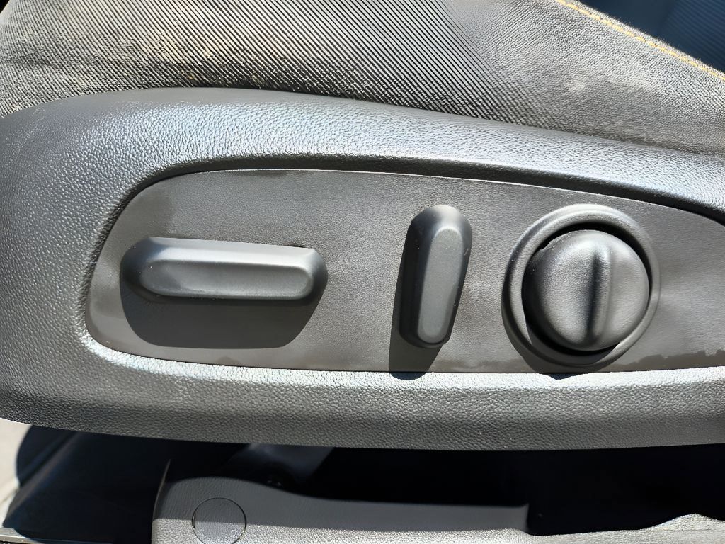 Used 2020 Chevrolet Traverse LS FWD image 15