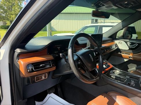 Used 2021 Lincoln Aviator Reserve w/ Equipment Group 208A AWD/4WD image 13