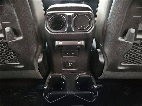 Used 2019 Jeep Wrangler Unlimited Rubicon AWD/4WD image 17