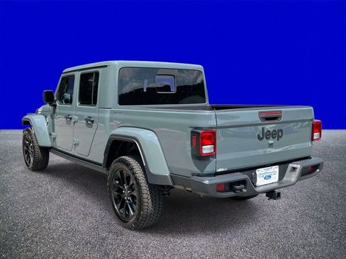 Used 2025 Jeep Gladiator Sport AWD/4WD image 5
