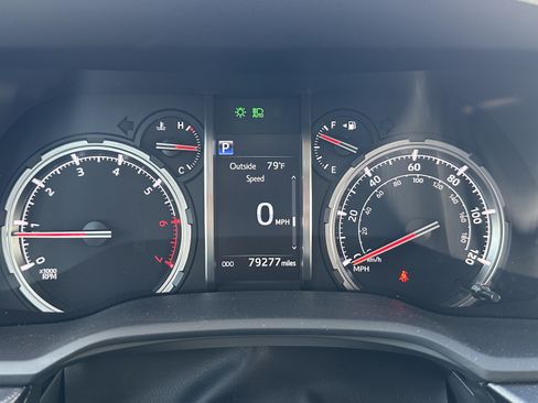 Used 2020 Toyota 4Runner TRD Off-Road Premium w/ Moonroof Package AWD/4WD image 22