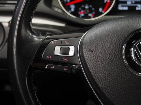 Used 2018 Volkswagen Passat 3.6 image 32