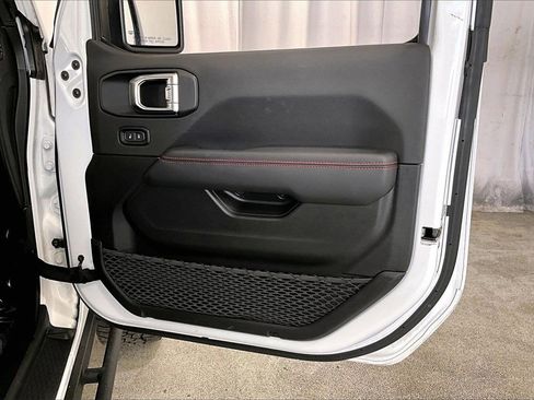 Used 2023 Jeep Gladiator Rubicon w/ Cold Weather Group image 26