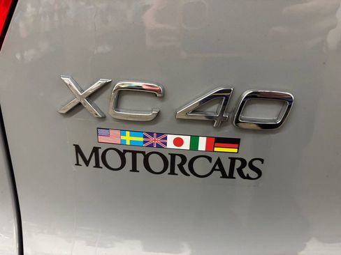 Certified 2024 Volvo XC40 B5 Plus w/ Climate Package AWD/4WD image 29