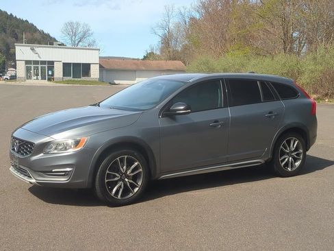 Used 2016 Volvo V60 T5 Cross Country w/ Convenience Package AWD/4WD image 2