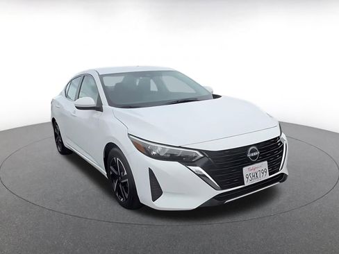 Used 2025 Nissan Sentra SV image 3