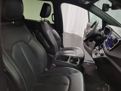 Used 2025 Chrysler Pacifica Select FWD image 35