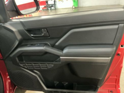 Certified 2025 Toyota Tacoma SR5 AWD/4WD image 16