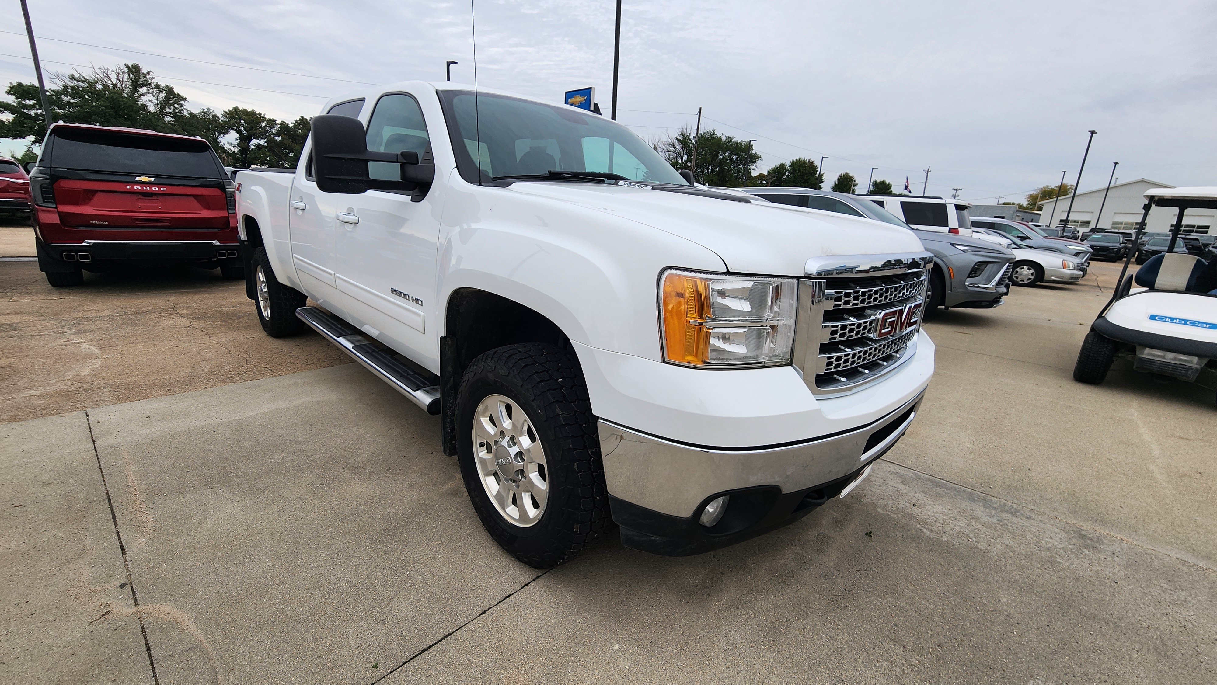 Used 2013 GMC Sierra 2500 SLE w/ SLE Preferred Package AWD/4WD image 3