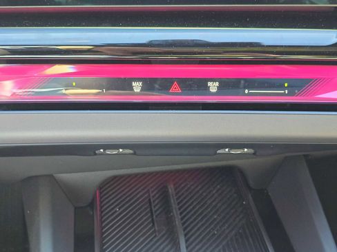 Used 2025 BMW i5 xDrive40 w/ Premium Package image 34