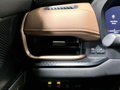 Used 2025 Toyota Grand Highlander AWD Hybrid image 33