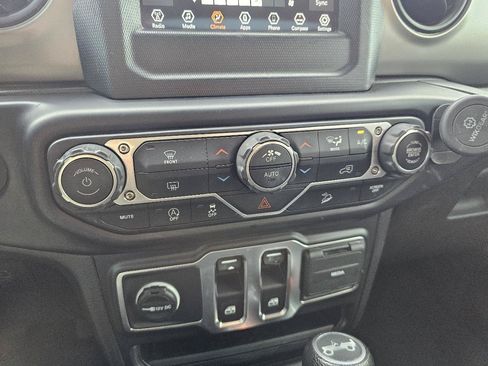 Used 2019 Jeep Wrangler Sport AWD/4WD image 41