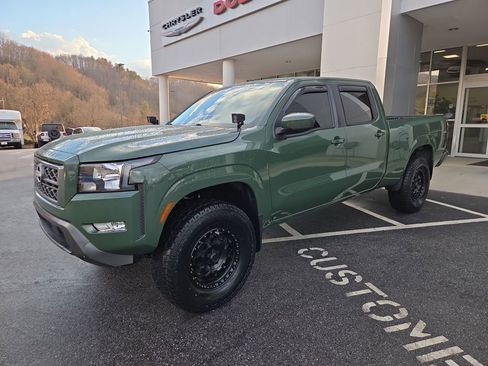 Used 2023 Nissan Frontier SV w/ Technology Package image 9