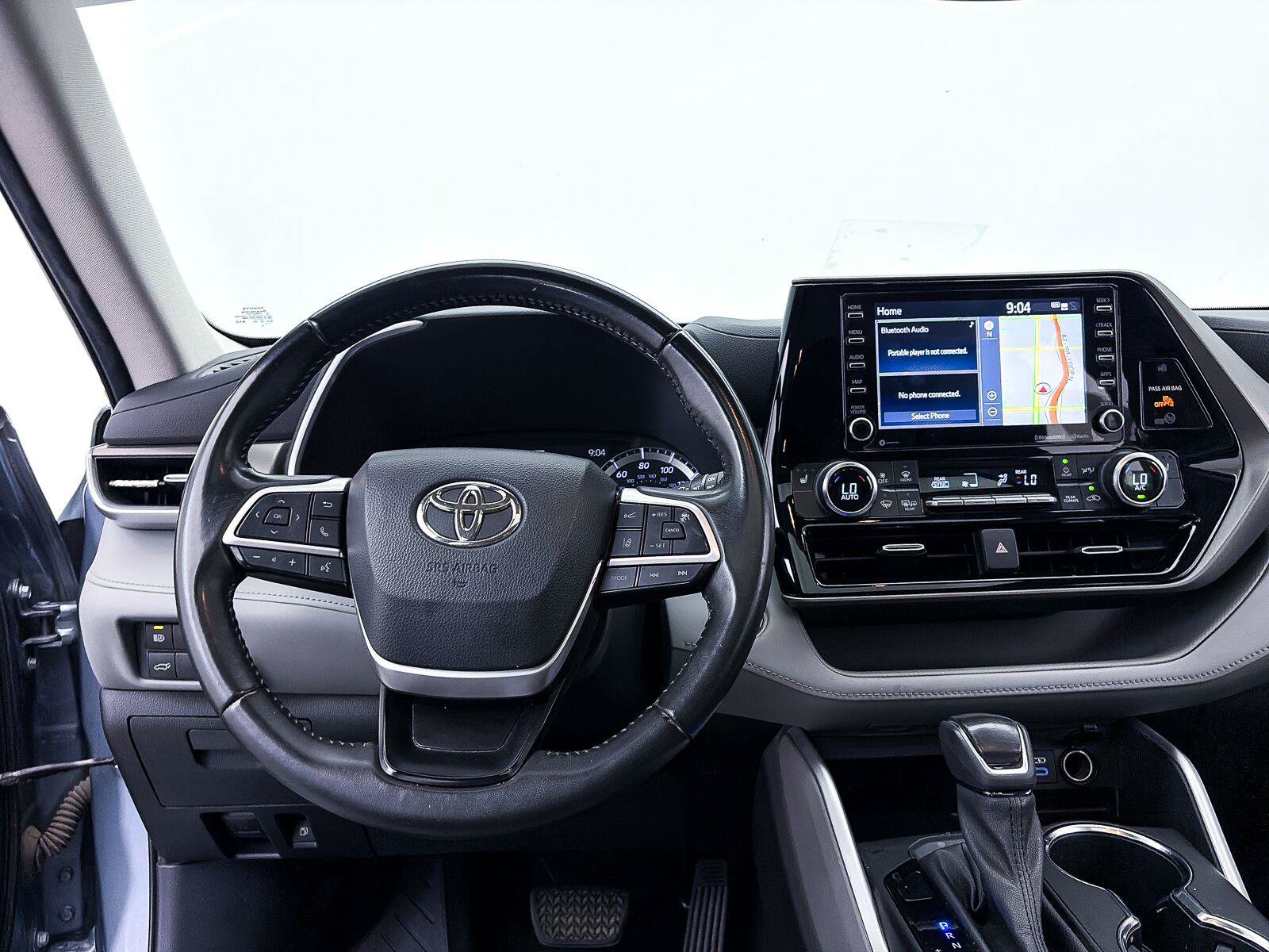 Used 2022 Toyota Highlander XLE FWD image 6