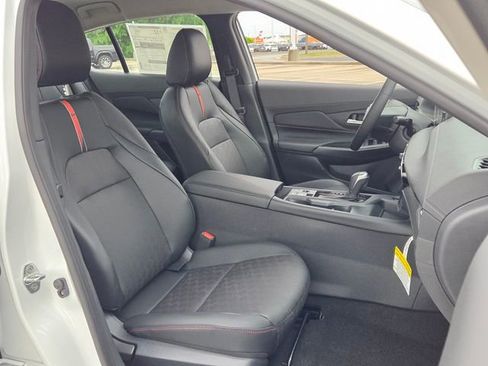 New 2026 Nissan Sentra SR w/ SR Premium Package FWD image 17