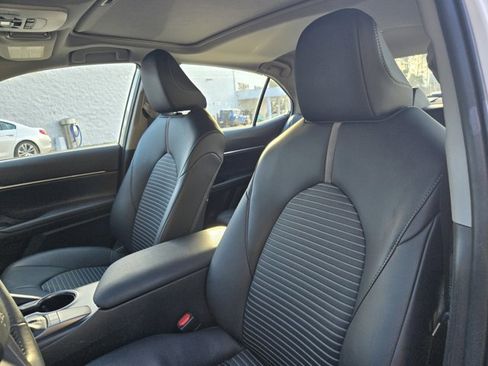 Used 2024 Toyota Camry SE image 11