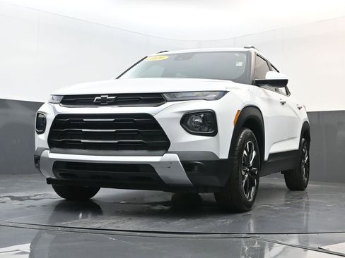 Used 2021 Chevrolet TrailBlazer LT w/ LPO, Blackout Package image 19