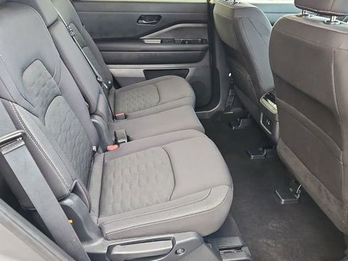 Used 2025 Nissan Pathfinder SV image 18