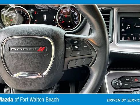 Used 2019 Dodge Challenger SXT RWD image 10