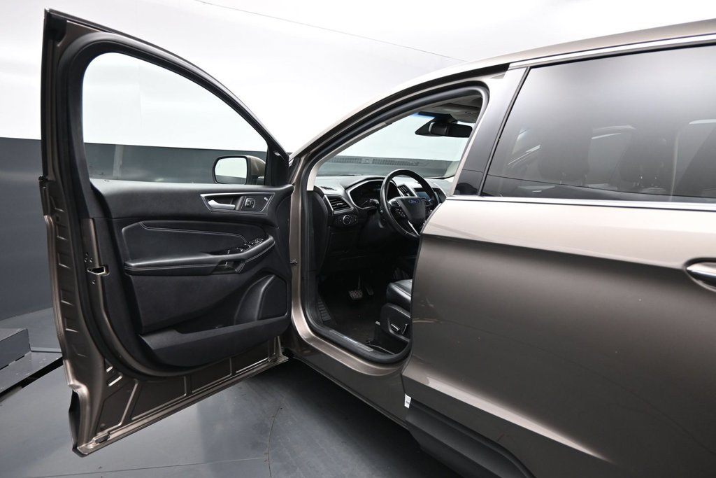 Used 2019 Ford Edge Titanium w/ Equipment Group 301A FWD image 8