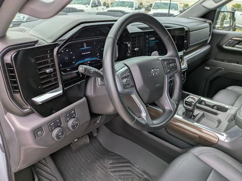 Used 2024 Chevrolet Silverado 1500 LT Trail Boss w/ LT Trail Boss Premium Package image 9