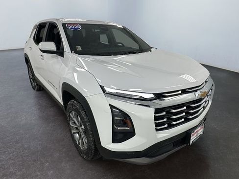 Used 2025 Chevrolet Equinox LT image 1