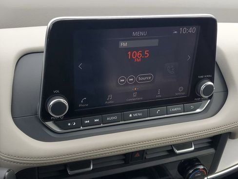 Used 2025 Nissan Rogue SV image 19