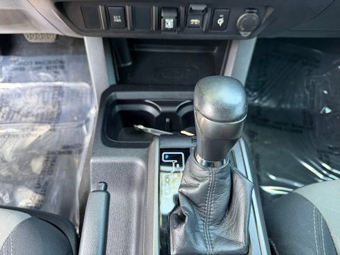 Used 2022 Toyota Tacoma TRD Off-Road RWD image 27