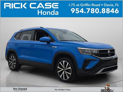 Used 2023 Volkswagen Taos SE w/ Panoramic Sunroof Package FWD image 1