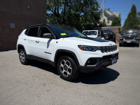 Used 2022 Jeep Compass Trailhawk w/ Trailhawk Convenience Group AWD/4WD image 3