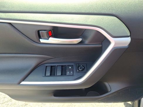 Certified 2021 Toyota RAV4 XLE w/ Convenience Package AWD/4WD image 13