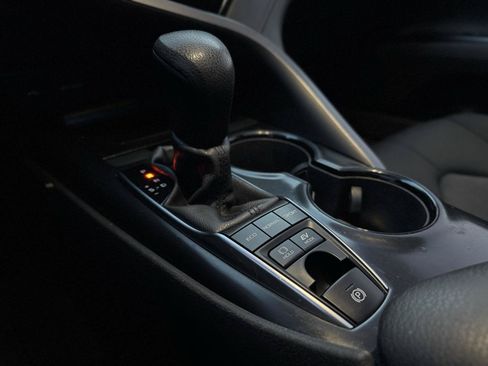 Used 2020 Toyota Camry LE w/ Sunroof Package FWD image 31