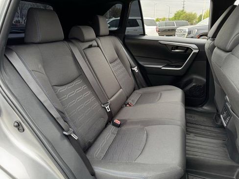 Used 2024 Toyota RAV4 SE image 31